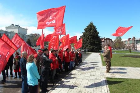 Саратов: «Ленин жил! Ленин жив! Ленин будет жить!»