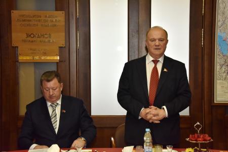 Г.А. Зюганов наградил группу космонавтов и ветеранов первого космического старта
