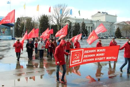 Саратов: «Ленин жил! Ленин жив! Ленин будет жить!»