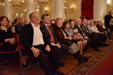 "Слава советской эпохи". Лидер КПРФ выступил на гала-концерте советской песни в Москве