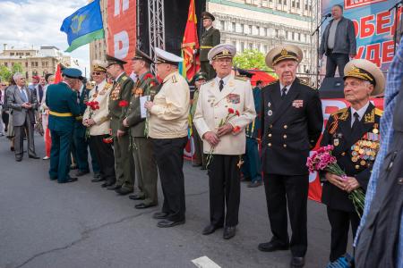 Москва: День Победы с Красным Знаменем!