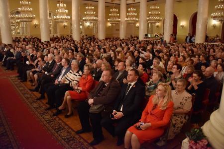 "Слава советской эпохи". Лидер КПРФ выступил на гала-концерте советской песни в Москве