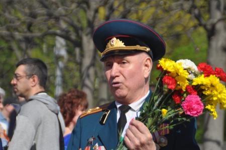 Санкт-Петербург. Коммунисты и комсомольцы возложили венок и цветы на Пискаревском мемориальном кладбище