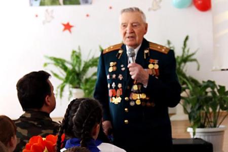 Депутат Брянского горсовета Андрей Архицкий принял участие в уроке мужества школы №12
