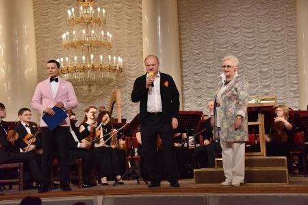 "Слава советской эпохи". Лидер КПРФ выступил на гала-концерте советской песни в Москве