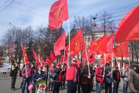 Удмуртская Республика. Комсомольцы Ижевска и Воткинска совместно с молодежным движением "Огонек" приняли участие в первомайском шествии