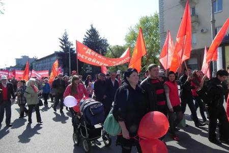 Белгородские коммунисты отметили праздник Первомая демонстрацией и митингом