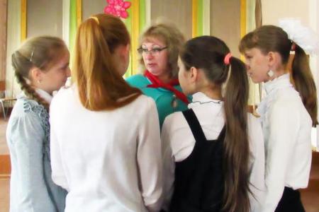 Еврейская АО. Открытые уроки, посвященные Дню пионерии, провели коммунисты Биробиджана