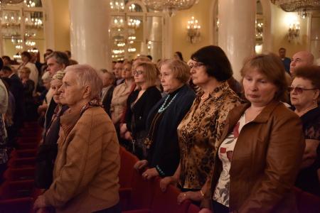 "Слава советской эпохи". Лидер КПРФ выступил на гала-концерте советской песни в Москве