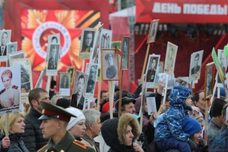 В колоннах «Бессмертного полка» в Новосибирске прошли 250 тысяч человек 