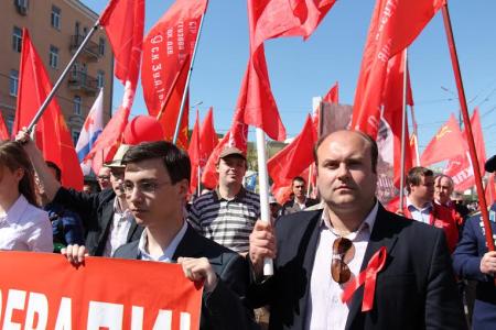 Рязанские коммунисты отметили День Победы шествием по центральной улице города