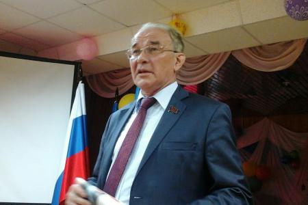 Региональную неделю депутат-коммунист Вячеслав Тетёкин начал с работы в Салехарде