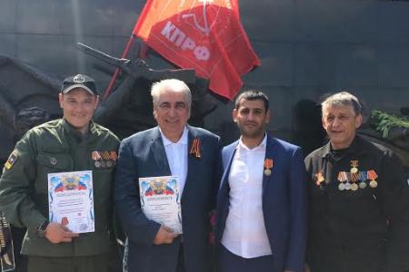 Первый секретарь Севастопольского горкома КПРФ В.М. Пархоменко в преддверии Дня Победы посетил памятник 77–й Азербайджанской гвардейской дивизии