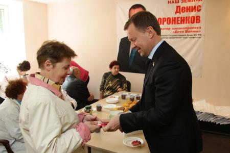 Нижегородская область. Денис Вороненков провел личный прием граждан и наградил ветеранов памятными медалями