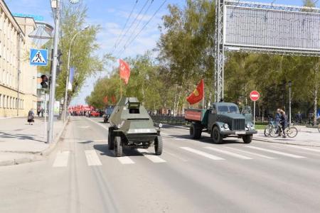 Красный Первомай в Новосибирске: КПРФ отметила День солидарности трудящихся праздничной демонстрацией