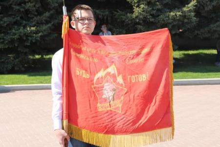 Коммунисты Самары и Самарской области провели возложение цветов к Вечному огню на площади Славы