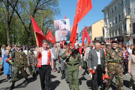 Псковское отделение КПРФ вместе с народом на празднике Победы