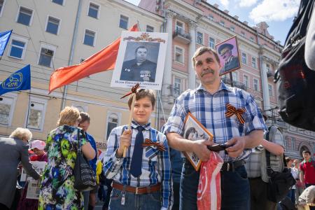 Москва: День Победы с Красным Знаменем!