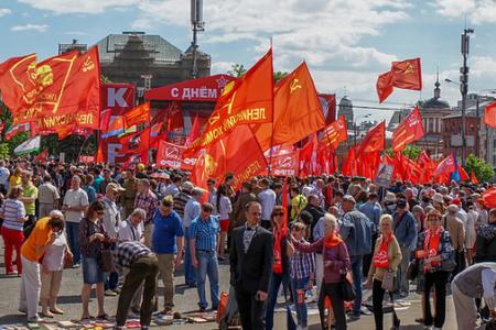 Москва: День Победы с Красным Знаменем!