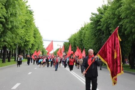 Коммунисты Кабардино-Балкарии встретили Первомай демонстрацией и "маевкой"