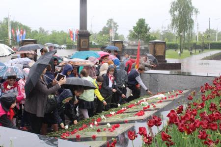Воронежская область. Красные галстуки ярко горят