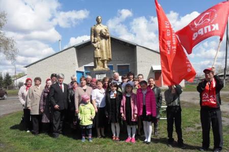 Курганская область. Коммунисты Мишкинского районного отделения КПРФ провели акцию, посвященную Знамени Победы