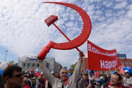 Лидеры новосибирских коммунистов поздравили горожан с Днем международной солидарности трудящихся