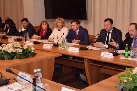 Коммунисты в Госдуме провели круглый стол о проблемах и перспективах подготовки кадров в сфере туризма