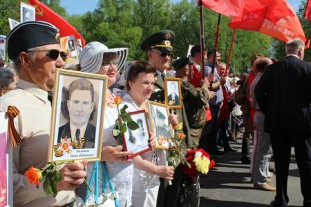 Новгородские коммунисты в числе тысяч новгородцев приняли участие в акции "Бессмертный полк"