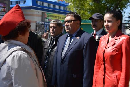 В День пионерии в Барнауле коммунисты организовали прием в пионеры
