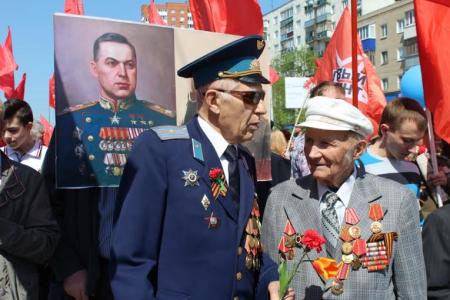 В центре Пензы в День Победы прошёл Сталинский марш