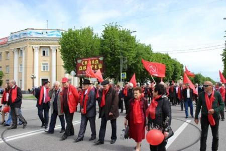 Коммунисты Кабардино-Балкарии встретили Первомай демонстрацией и "маевкой"