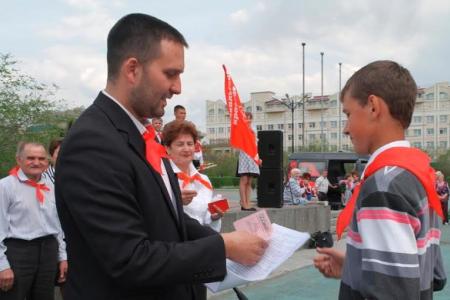 Забайкальский край. В Чите прошел массовый прием в пионеры