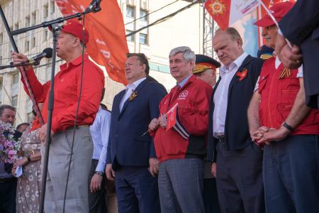 Москва: День Победы с Красным Знаменем!