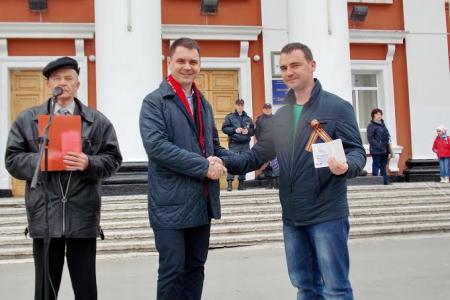 Приморский край. Коммунисты города Артёма встретили Красный Первомай шествием и митингами