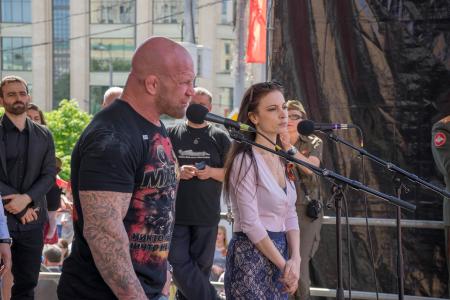 Москва: День Победы с Красным Знаменем!