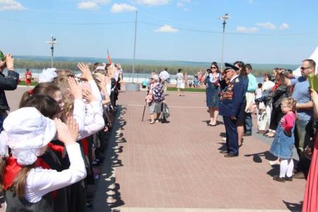 Коммунисты Самары и Самарской области провели возложение цветов к Вечному огню на площади Славы