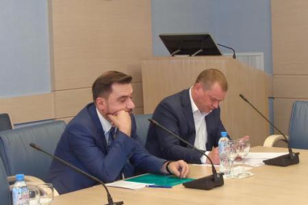 Московские коммунисты и литераторы защищают газету “Литературная Россия”