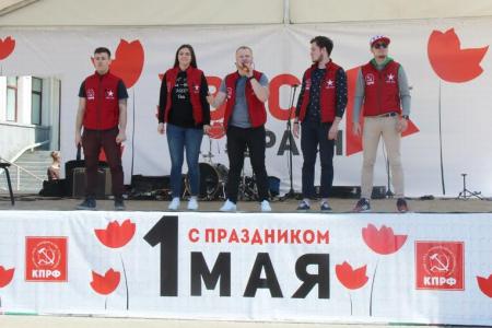 «Весна красна!». Челябинские коммунисты подарили жителям города праздник
