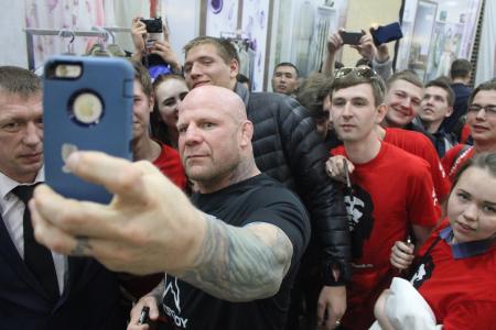 Легендарный боец и коммунист Джефф Монсон встретился с активом Свердловского обкома КПРФ