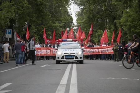 Красный Первомай в Краснодаре: колонна КПРФ вопреки провокациям прошла по центральной улице города 