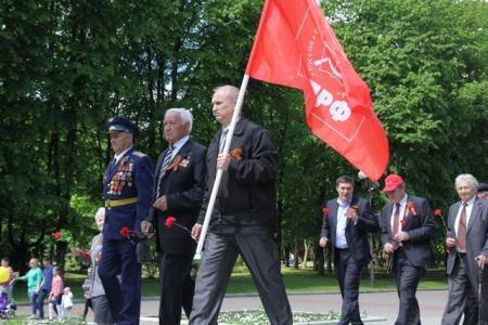 В День Победы коммунисты Кабардино-Балкарии возложили цветы к Вечному огню и памятнику В.И. Ленину