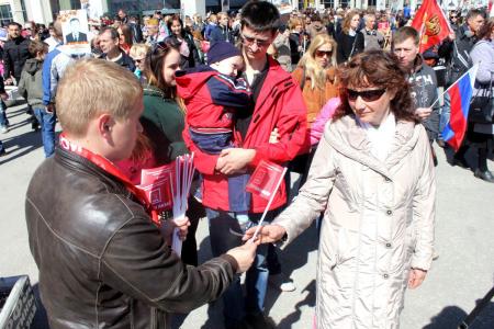 Свердловские коммунисты поздравили жителей Екатеринбурга с Днем Победы!