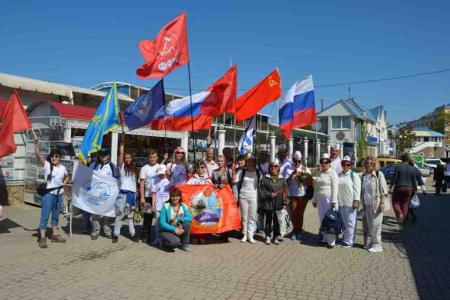 При поддержке севастопольских коммунистов состоялся заплыв «Знамена Победы»
