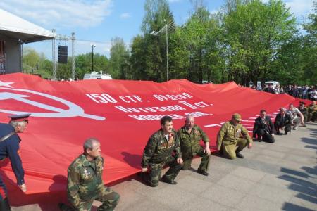 Брянские коммунисты приняли участие в шествии Бессмертного полка