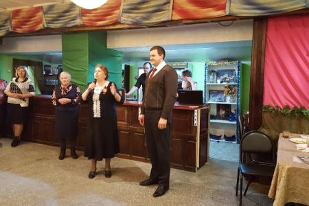 Красноярский край. Комсомольцы поздравили "Детей Войны" Сосновоборска с Днем Победы