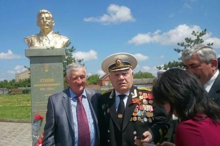 Кабардино-Балкарская республика. В селении Озрек прошла торжественная церемония открытия бюста И.В. Сталина