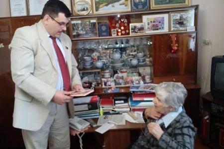 Новгородские коммунисты взяли на контроль ситуацию с разрушающимся памятником в деревне Лычково