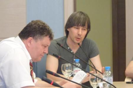 Московские коммунисты и литераторы защищают газету “Литературная Россия”