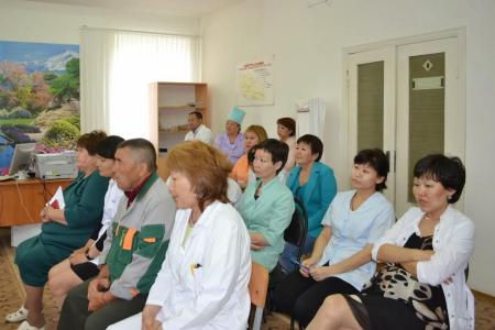 Первый секретарь Калмыцкого рескома КПРФ Н.Э. Нуров провел встречу с медицинскими работниками